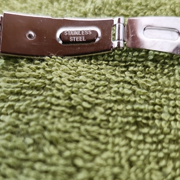 Bulova Ladies Vintage C835131 Watch - Diamond Markers and MOP Face - Picture 6 of 11